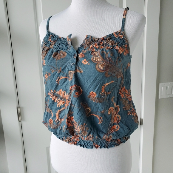 SALE! Crop Tank Top - Picture 5 of 7